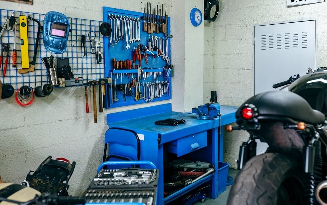 THE ULTIMATE GUIDE TO MOTORSPORT EQUIPMENT AND ACCESSORIES